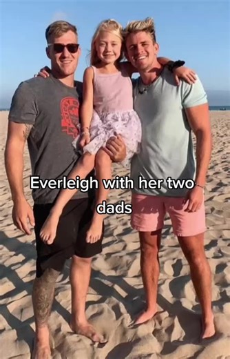 Everleigh with her two dads♥️♥️♥️#everleighrose #labrantfamily @tommysmiith @thesupercole