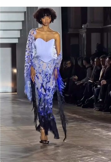 عرض أزياء طوني ورد في أسبوع الهوت كوتور 2026 بباريس