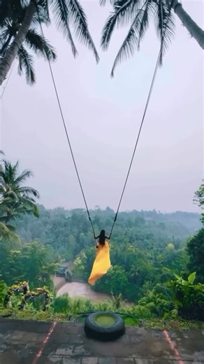 The Creative Shots on Instagram: "✈️ Get Inspired by These Travel Video Ideas! 🌟 Stunning travel video ideas and learn how to create epic content! 😍 Which one’s your fav - 1, 2, or 3? Save & try these ideas for your next travel vlog 📸 Via: @mitz_patil #mobilephotography #tutorial #bts #travelvideography"