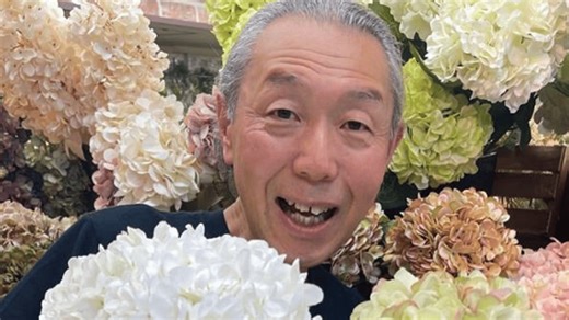 假屋崎省吾(67) 敷地面積1000坪以上！鎌倉の自宅庭にある“秘密の階段”「規模がすごいっ」「敷地内にせせらぎがある!!」 - ABEMAエンタメ - 話題のSNS (ニュース) | 無料動画・見逃し配信を見るなら | ABEMA
