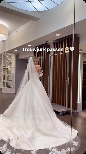 275K views · 454 reactions | Bruiloft tips zijn erg welkom!! Op 25 november maken we bekend wie een jurk mag ontvangen van @weddingsbruidsmode 懶‍♀️ | Roxanne Kwant | Facebook