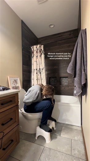 Mistaking stomach pain for hunger is actually really common. Abdominal pain can come from gas, constipation, bloating, IBS, acid irritation, or slowed digestion — and eating on top of that can increase pressure, trigger spasms, or make inflammation worse. That’s why sometimes food helps… and sometimes it makes everything escalate immediately. Learning to tell the difference between true hunger cues and GI distress can help prevent unnecessary discomfort and flare-ups. If this sounds familiar, yo