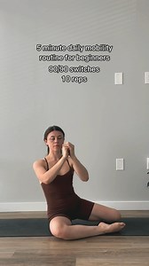 Mobility made easy ✔️1. 90/90 switches 2. Cat/cow3. Active thread the needle 4. Knee circles 5. Tuck and untuck #mobility #flexibility #mobilityforbeginners #beginner #beginneryoga | Yoga With Katharine