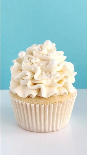 White Almond Cupcakes | Cake Me Home Tonight
