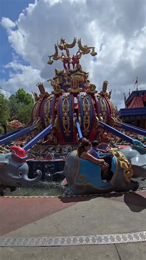 Dumbo the Flying Elephant at the Magic Kingdom #waltdisneyworld #dumbo #disneyworld #pov #magickingdom #wdw #themeparks #amusementparks #attractions