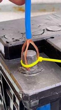 Battery trick mechanics never revealShocking and useful technique#USA #BatteryHack #GarageDIY