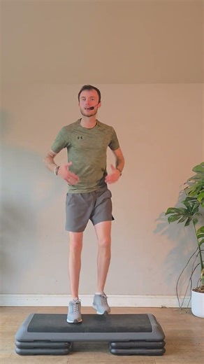 Using a Triple Knee in Step Aerobics #danceclass #stepaerobics #stepworkout