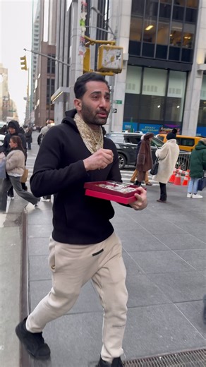 I think I got robbed but I had to give it away anyways #traxnyc #gold #giveaway #newyorkcity