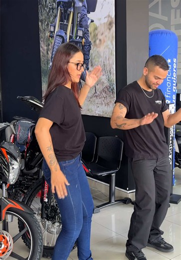 Mi jefe: ¿Cómo van las ventas? 🤨 Yo: 💃🕺🎶 Todavía queda tiempo para el fichaje del día. 🏍️🔥 #ventomotorcycles #humortiktok #fyp