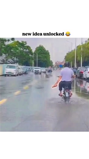 MASTER OF CLIP on Instagram: "2006년 개봉한 영 (Labyrinth)은 단순한 판타지 모험을 넘어, 성장과 선택, 그리고 내면의 용기를 그린 작품입니다. 화려한 미로와 마법적 생물들 사이에서도, 영화는 끊임없이 “과연 진정한 길은 어디인가?”라는 질문을 던집니다. 복잡하게 얽힌 길과 신비로운 공간 속에서 주인공 사라가 맞닥뜨리는 도전은 관객의 긴장을 끝까지 유지하게 합니다. 사라가 동생을 구하기 위해 미로를 헤치고 나아가는 과정은 단순한 모험을 넘어선 자기 발견과 심리적 성장을 담고 있습니다. 특히 어둡고 좁은 통로, 반짝이는 환상 속 생물, 그리고 불확실한 길의 선택은 말없이도 긴장과 설렘을 전달하며, 조용한 순간일수록 모험의 무게가 더 깊게 다가옵니다. 영화의 분위기를 완성시키는 것은 신비롭고 몽환적인 음악과 세심하게 디자인된 미로의 시각적 요소입니다. 음악과 장면은 관객을 마치 사라와 함께 미로 속에 있는 듯한 몰입감을 선사하며, 액션보다도 사라가 선