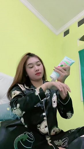 Skincare Routine: Moisturizer Application Tutorial