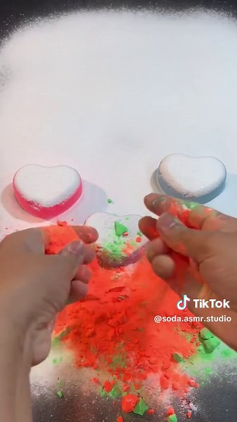 Baking soda crush asmr #asmr #relaxing #satisfyingvideos #asmrsounds #oddlysatisfying