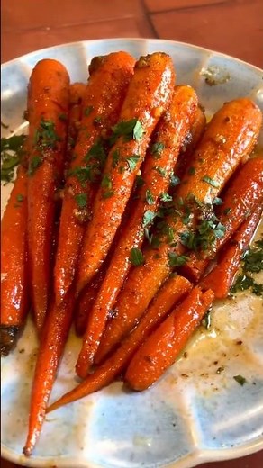 Sweet & Savory Honey Garlic Roasted Carrots | Easy Recipe!