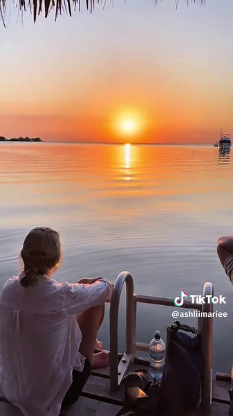 Pelican Sunset Bar: A Hidden Gem in Caye Caulker