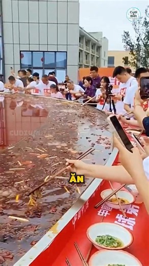 Đừng Bao Giờ Ăn Nồi Lẩu Khổng Lồ Này #shorts