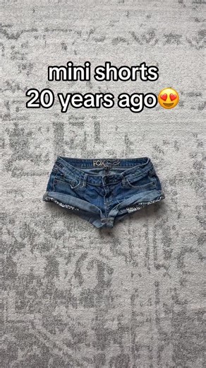 Lyssie💋 on Instagram: "the difference between REAL mini shorts and modern ones is CRAZY #minishorts #y2k #2000s #fashion"