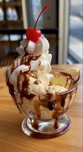 Ultimate Banana Split Sundae