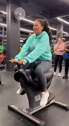 A runaway mechanical car was speeding around the gym! The woman's reaction had everyone in stitches 🤣🐎 #fypシ #tiktok