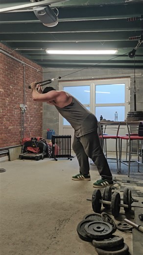 Overhead tricep cable extension: 22.5kg x 12 (post bench + shoulder press)