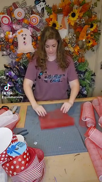 How to apply ruffles onto a work form #decor #diy #wreath #wreathmaker #crafter #howto #tutorial | Southern Owls