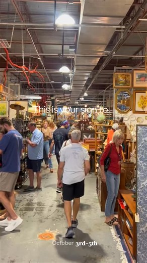 🚨 One of the most anticipated vintage weekends of the fall is HERE—October Vintage Marché! Over 40 vendors have stocked the market with trending finds you’ve been seeing all over Instagram and TikTok: • MCM furniture • Coastal rattan pieces • Vintage lighting & statement lamps • Vintage band tees & Y2K fashion • Hollywood Regency glam décor • Primitive farmhouse & country finds • Vintage books & wall art • Glassware & bar carts 💡 And when you need a break? Step right next door into The Buzz Ca