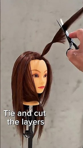 고무로 묶어서 자르고, 깨끗하게 이어지는 간단한 레이어를 자르는 방법.셀프 컷으로 추천합니다! #haircuttutorial #layerup #hairstyle