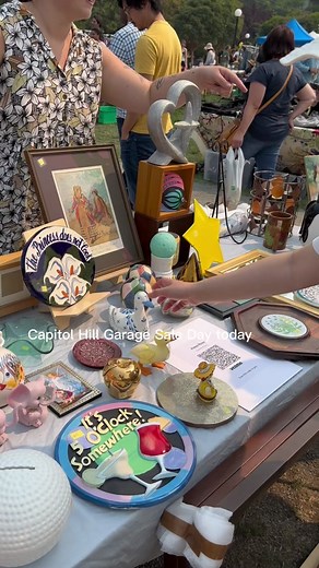 Exploring the Sunday flea market at Cap Hill! #CapitolHillGarageSaleDay #CalAndersonPark #Seattle