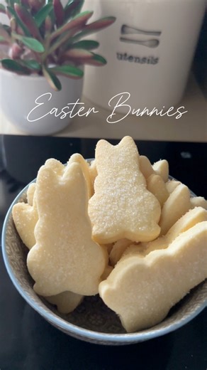 Cute Easter Bunny cookies 🐰! #easterbunnybuttercookies #easterbunnycookies #buttercookies #buttercookiesrecipe | Sweet Nest