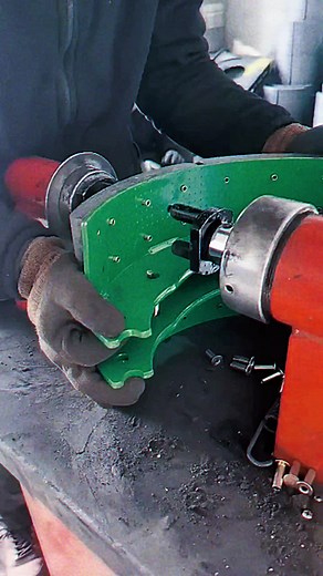 Hydraulic Press in Action: Close-Up Demonstration