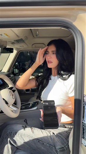 Kylie on Instagram: "what is happening @makeupbyariel"