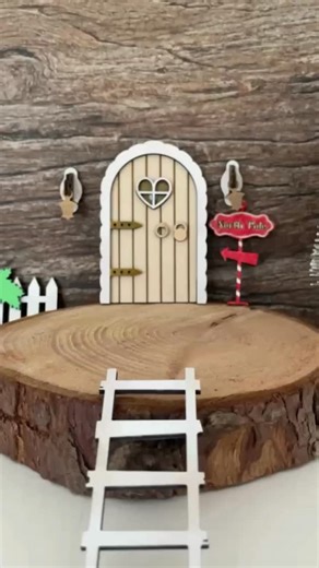 hobbyplotter.de | Plotter, Laser, Sublimation und mehr on Instagram: "Erstelle dein Wichtelhaus mit dem Creality Falcon A1 Laser! Wenn die Wichtel tagsüber fleißig waren, sollen sie es abends schön gemütlich haben 🏡 Mit dem Creality Falcon A1 Laser kannst du dir dein Wichtelhaus ganz einfach selbst lasern und frei nach deinen Wünschen gestalten. Wir haben unser Wichtelhaus hinterher noch mit ein paar strahlenden Farben verziert. 🌟 Den Creality Falcon A1 inklusive Zubehör und Materialien findes