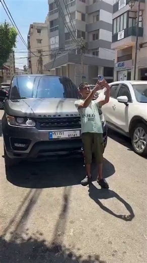 He gave a disabled child an unforgettable moment when he took a selfie in front of his luxury car. ❤️