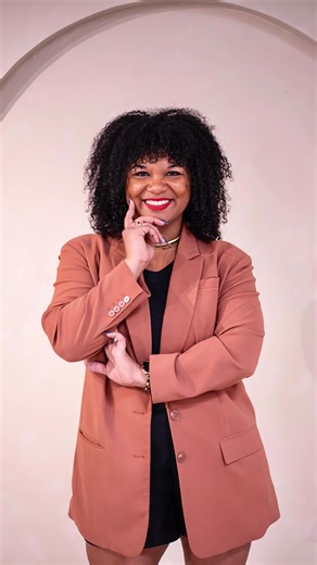 Headshot Happy Hour: Texas Tour kicks off TOMORROW in Austin ✨ You can expect two edited headshots, an open bar by @merida_bevents, and a stunning model home at Perry Homes as your backdrop. DJ @vonniequefanci will be setting the tone. Austin, it’s time to step into the spotlight. See you January 10. Limited tickets: https://www.theexecutivesinc.com/hhhtexastour | Female Executives of TX