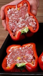 Des poivrons farcis faciles à préparer, cuits au four et au goût inoubliable! | Cette Recette