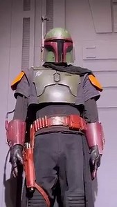 #D23: Video of one of the #BobaFett costumes from #TheBookOfBobaFett on display plus #FennecShand, thanks to BFFC fan logandominiccosplay (https://www.instagram.com/logandominiccosplay/); Boba was previously shown at SDCC 2022 #BobaFettFanClub #StarWars #D23Expo | Boba Fett Fan Club