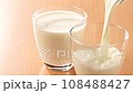 牛乳を注ぐ の動画素材 [108488427] - PIXTA