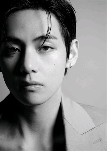 KIM TAEHYUNG be coming out here stealing everyone's girls ❤️STOP KILLIN ME 🥵🥵🥵 TAE Celine hiver 2026 show #kimtaehyung #bts_official_bighit #taehyung #btsarmy #vbear