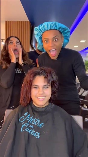 Hoje foi o fim da transição da minha neta e olha o resultado🥰Que experiência linda@mestre_dos_cachos