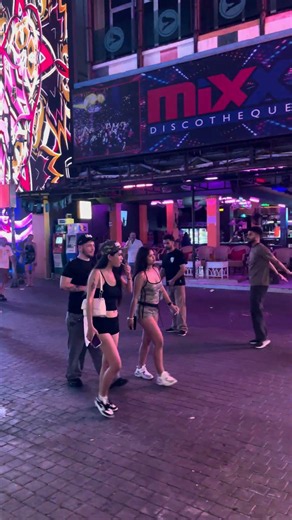 #pattayathailand #beach #pataya #pattayanightlife #travel #nightlife #walkingtour