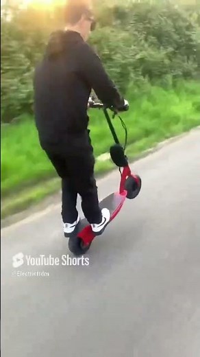 Razor E300 #wheelie #stunt #rider #razor #electricscooter #ev #bikelife #scooter
