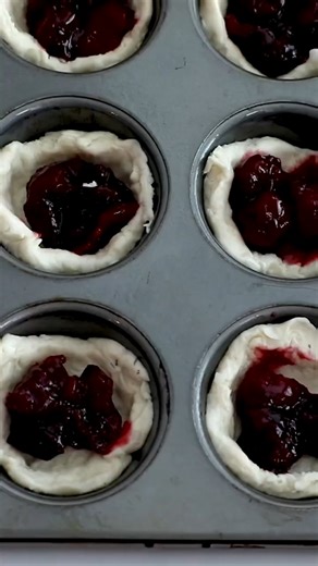 🍒CHERRY PIE DANISH BITES🍒 1 recipe Cherry Pie Filling 1 package Pillsbury Grands! Biscuits ½ cup powdered sugar ¼ teaspoon almond extract 2-3 tablespoons heavy whipping cream ❤https://www.crazyforcrust.com/easy-cherry-danish-recipe/ | CrazyforCrust