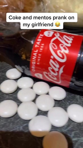 Coke and mentos prank on my girlfriend 😂😳 her reaction is going to be brilliant 💜💕 #foryoupage #foryou