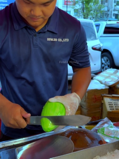Big Crunchy Mango Cutting Techniques — Fresh & Sour Thai Street Food