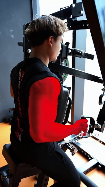 Tips how to seated low row by @Jawtitan #fypシ゚ #gymtips #education #bodybuilding