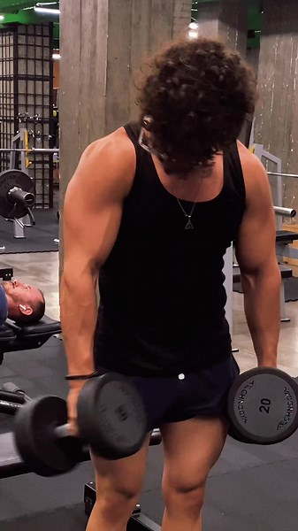 Bicep Curl Technique in a Dynamic Gym Environment