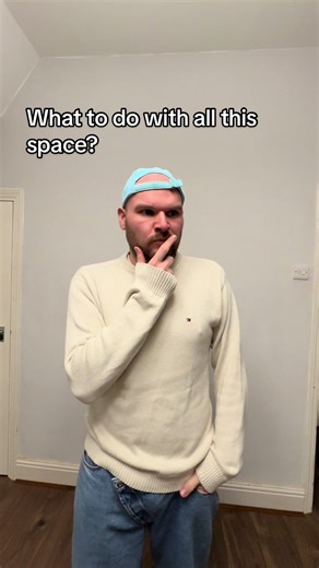 I’ve got this massive blank wall, lots of space.. but what could I put there? Options 1: a captains desk. Option 2: a piano. What do you reckon? #ukhome #homeowner #homefurniture #interiors #HomeRenovation