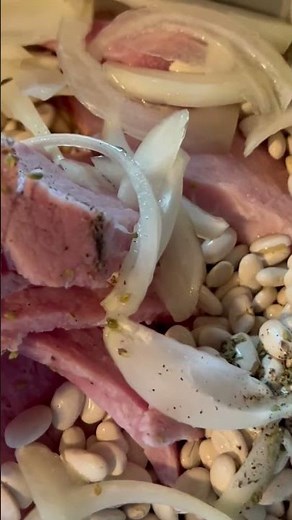 Delicious and Easy Crockpot Ham and Beans #yummy #easyrecipe #cooking #dinner #hamandbeans #yum