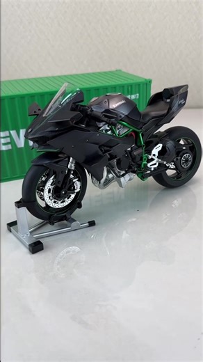 Save 10% on 1:6 Scale Kawasaki H2R Diecast Model