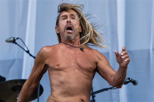 10 Stage Dives That Got People Nervous