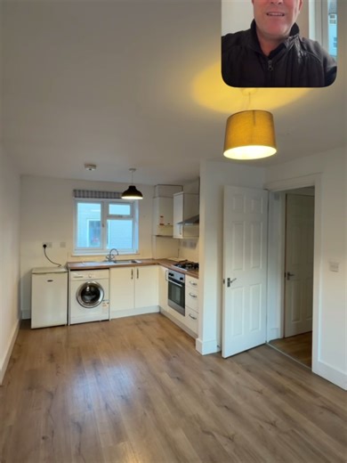 📍 Bradstone Avenue 🏡 2 Bedroom First Floor Apartment Situated in a sought-after location, this superb two-bedroom apartment is offered in great order throughout. The property features a large open-plan living space, modern fitted kitchen, fitted white bathroom suite, and two good-sized bedrooms. Additional benefits include UPVC double glazing, gas central heating, and a small communal outdoor area. Ideally located close to public transport, local shops, town, harbour, and with easy access to t